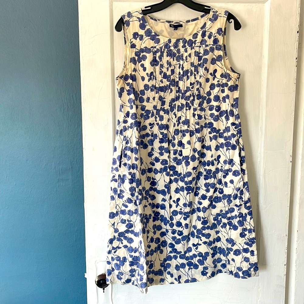 Gap Dress Size 14 Blue Floral with Pockets.